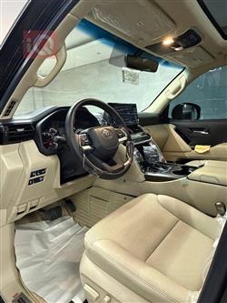 تۆیۆتا لاند کروزەر